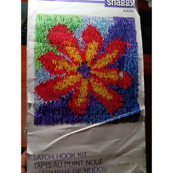 Wonderart Latch Hook Kit Shaggy Bright Colors Flower Power Retro WW124817 12x12" - Picture 2 of 4